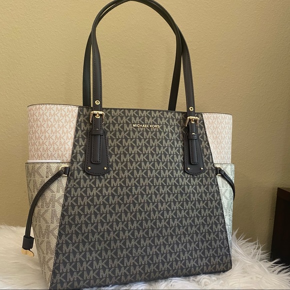 Last one✨Michael Kors large voyager shoulder tote bag - Picture 9 of 16